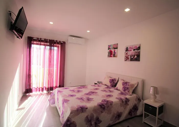 T1 Da Rocha/ Patio Da Rocha *