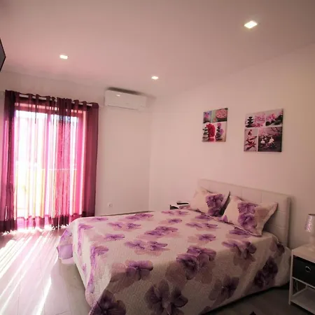 T1 Da Rocha/ Patio Da Rocha *